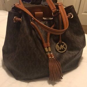 MK Shoulder Bag!! Great Condition